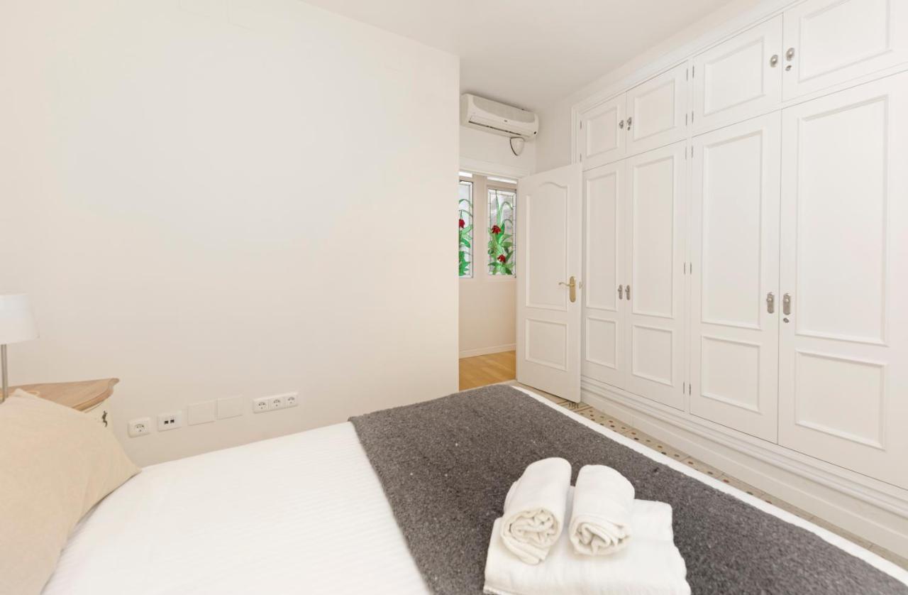 Holidays2Malaga Correo Viejo Next Cathedral Malaga With French Balconies ภายนอก รูปภาพ
