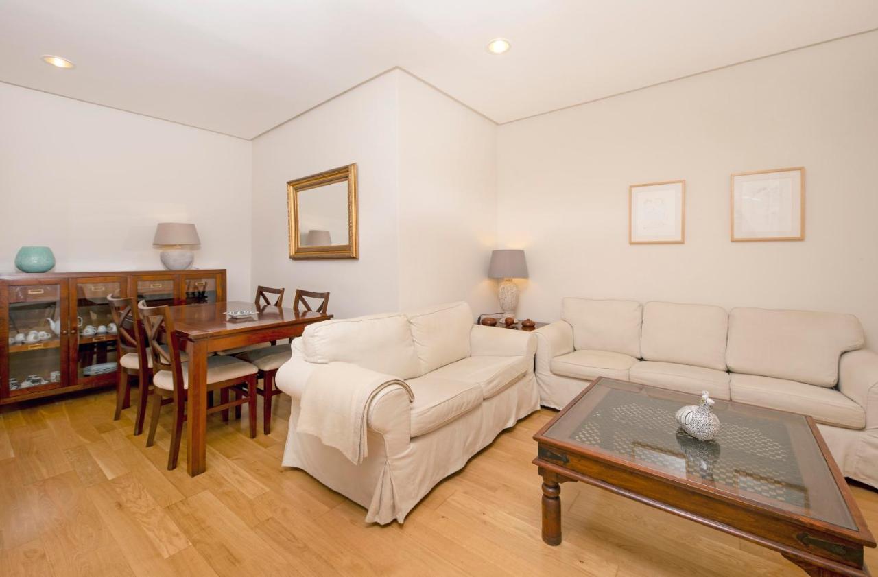 Holidays2Malaga Correo Viejo Next Cathedral Malaga With French Balconies ภายนอก รูปภาพ